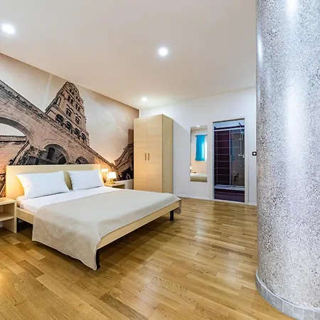 Split City Rooms Affittacamere 3*